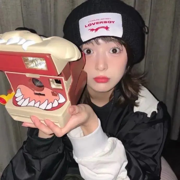 女学生和亨利先生